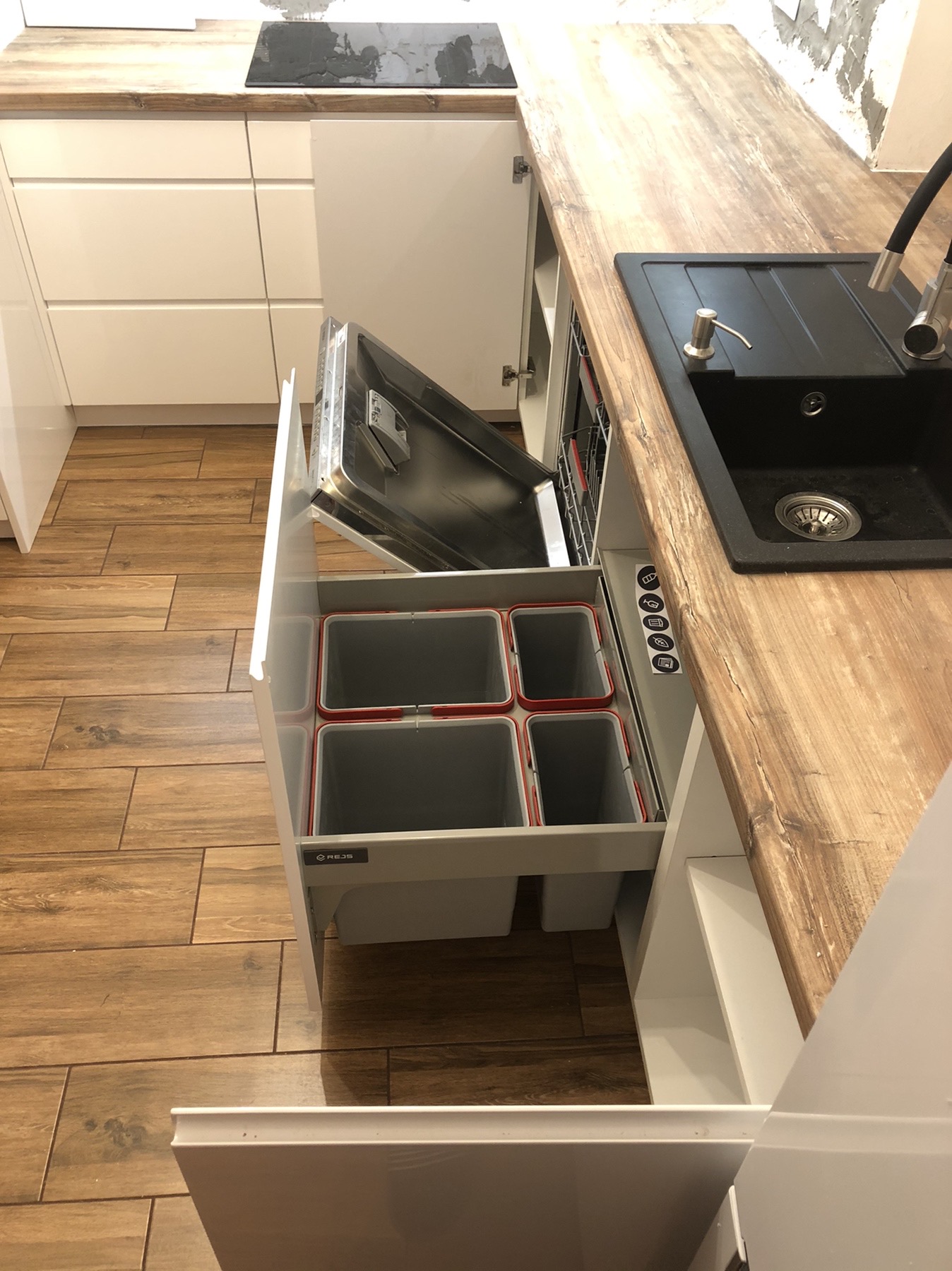 Szuflada i detale wykończenia